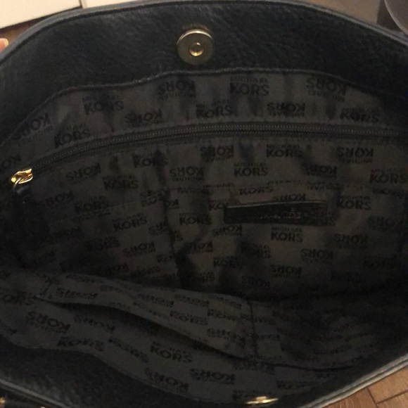 Micheal Kors tote - Picture 5 of 6